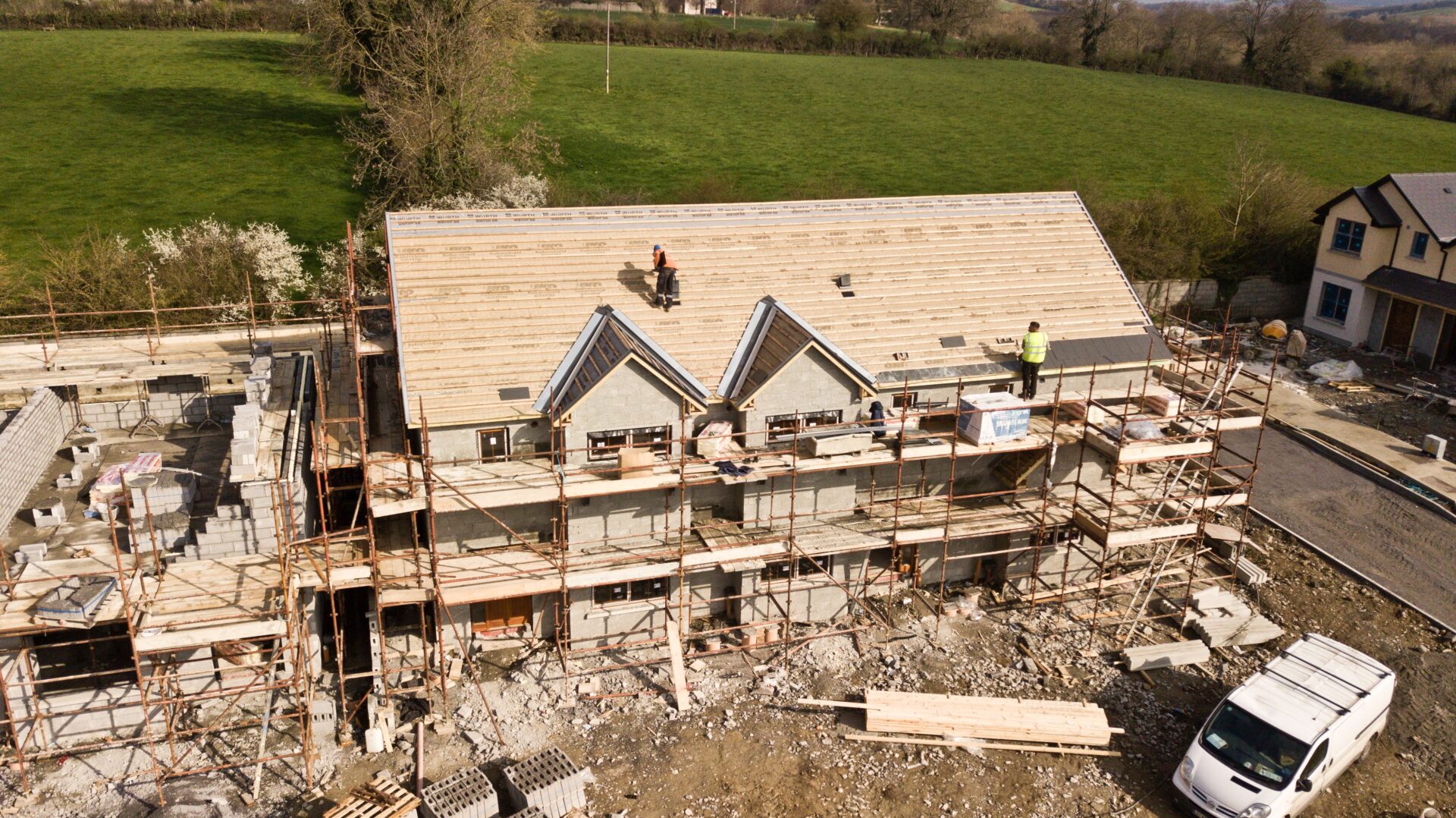 Rénover complètement la toiture d’une maison : aperçu des travaux