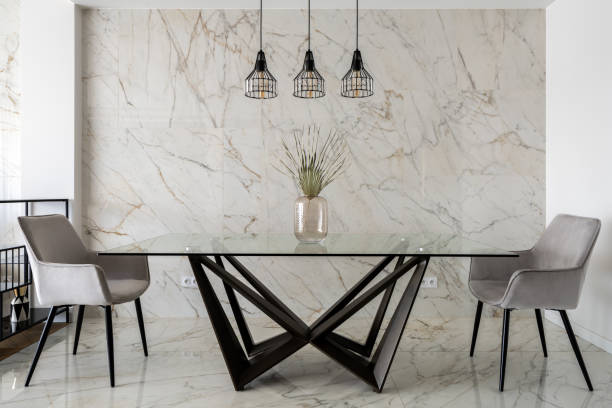 Salle à manger design en marbre et laque bichrome