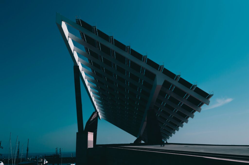 Panneaux solaires posés sur un toit