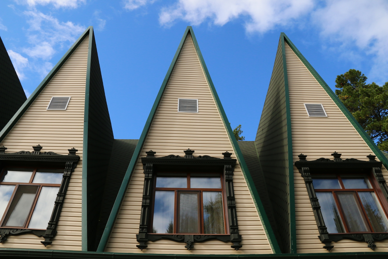 Trois maison en triangle 