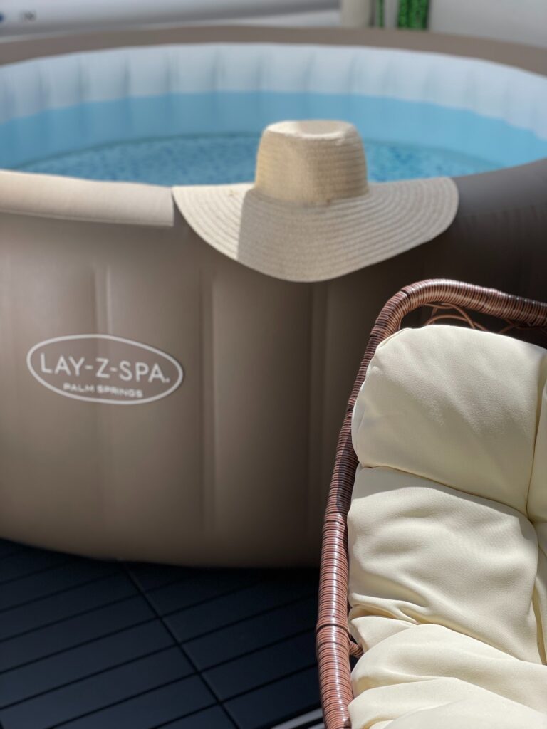 Spa gonflable installé à l'extérieur