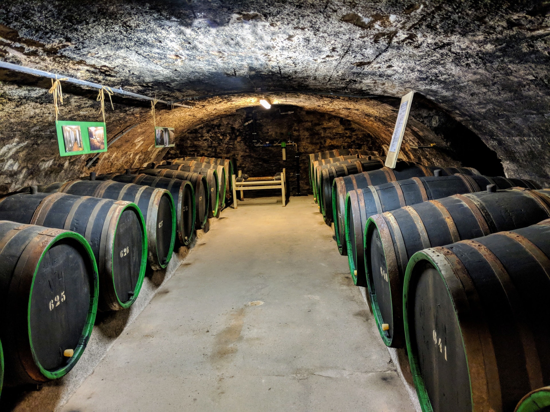 cave voutée aménagée en cave à vin