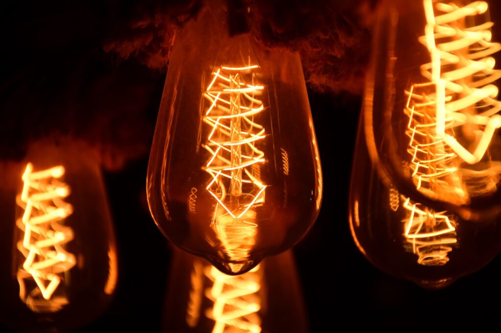 refaire tout l’électricité dans une maison, image d’ampoules