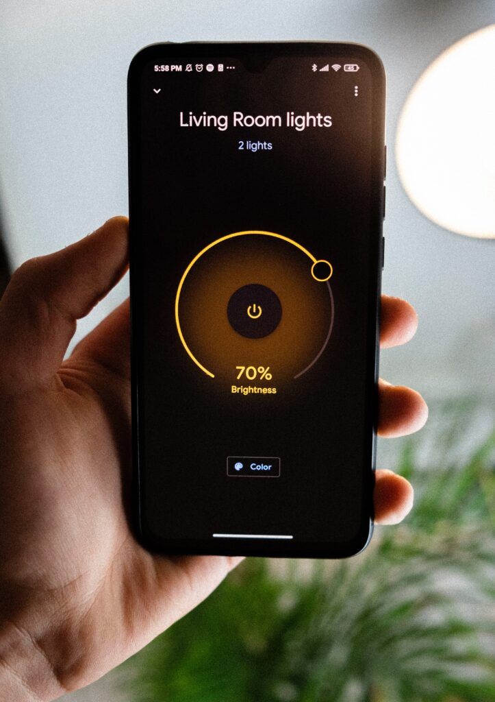 Téléphone portable avec possibilité de régler les lumières de l'appartement