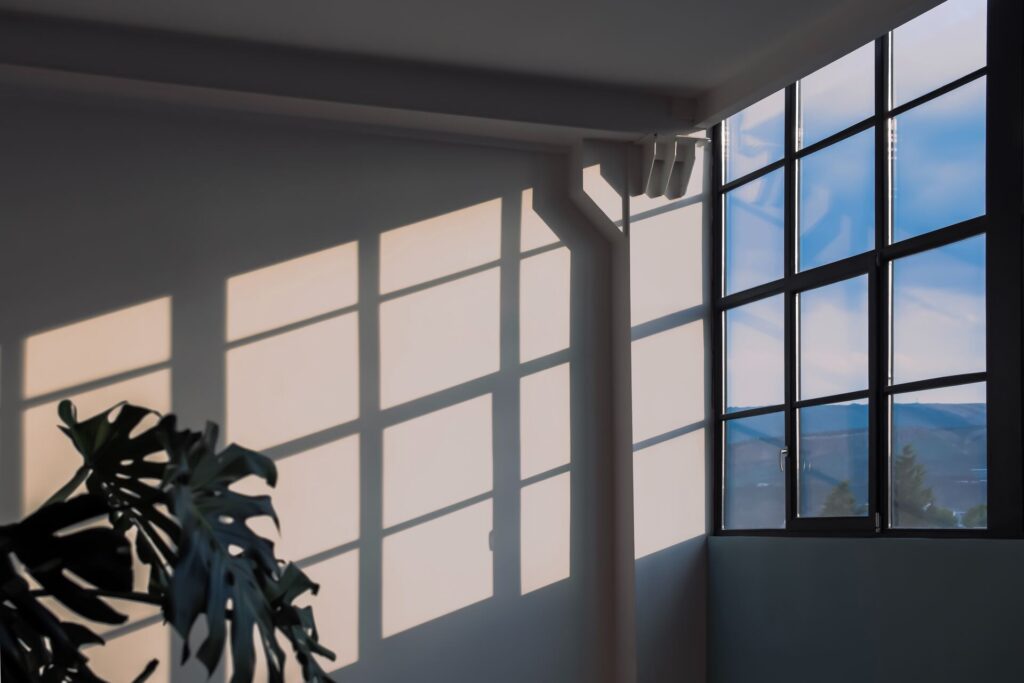 Sublime fenêtre laissant rentrer la lumière du jour