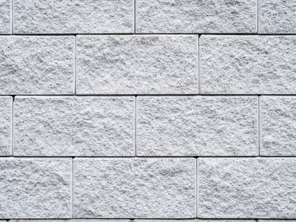 Mur en briques de pierres blanches