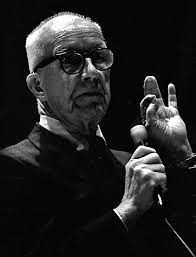 Photo de Richard Buckminster Fuller, architecte et designer américain.