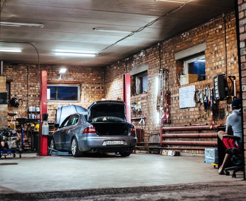 Bricolage dans un garage