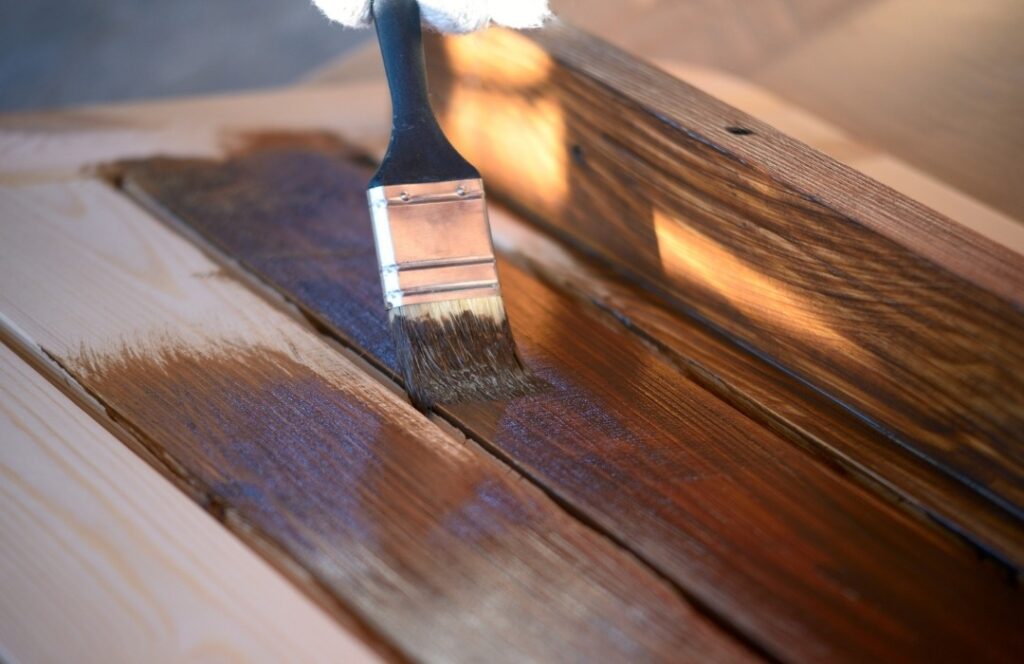 idée de couleur pour repeindre un meuble en bois avec de la lasure
