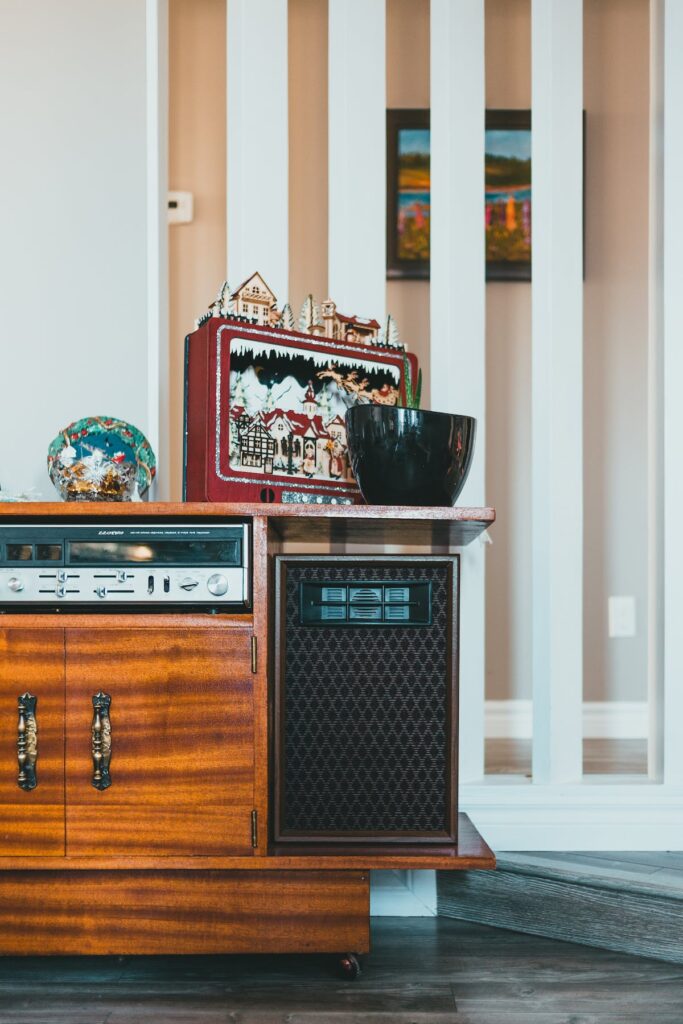 meuble radio vintage en bois vernis