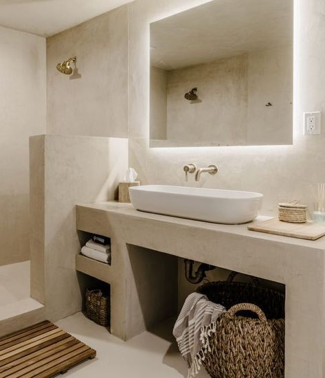 Salle de bain en pierre aménagée avec une douche