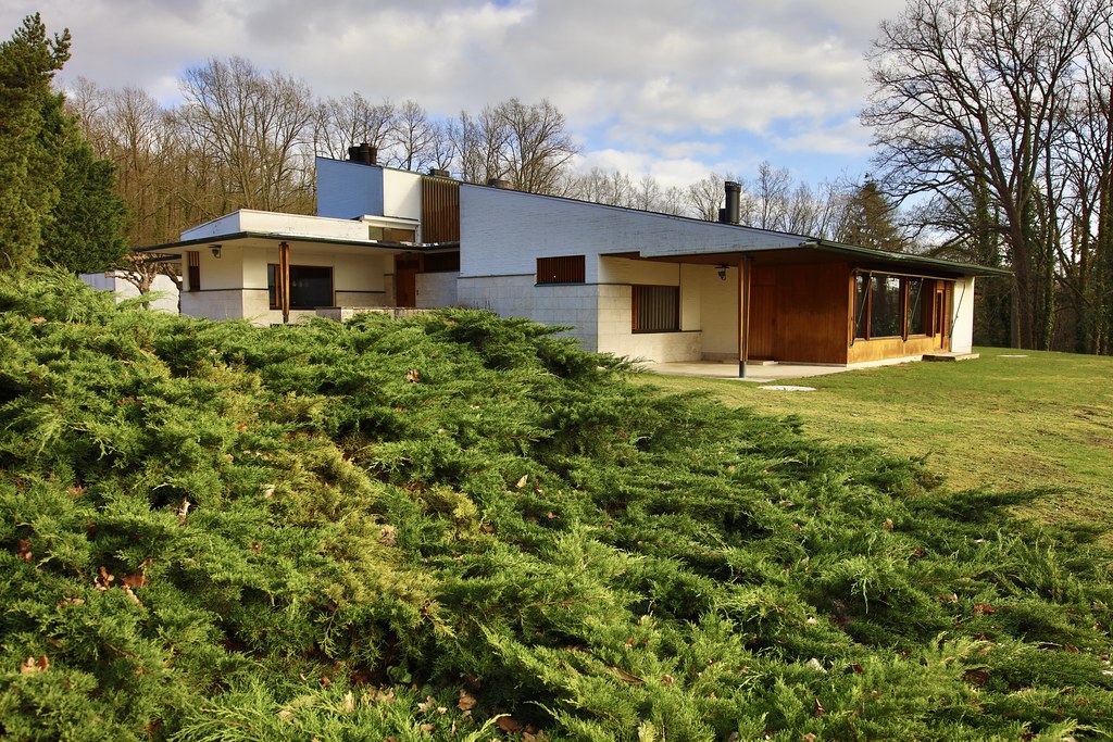 Maison années 70 caractéristiques que l'on peut observer avec son extérieur