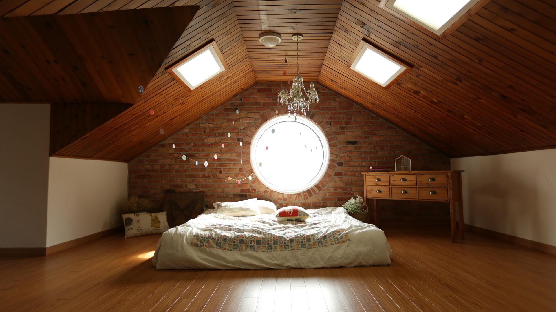 chambre amenagee sous les combles apres l'isolation du toit