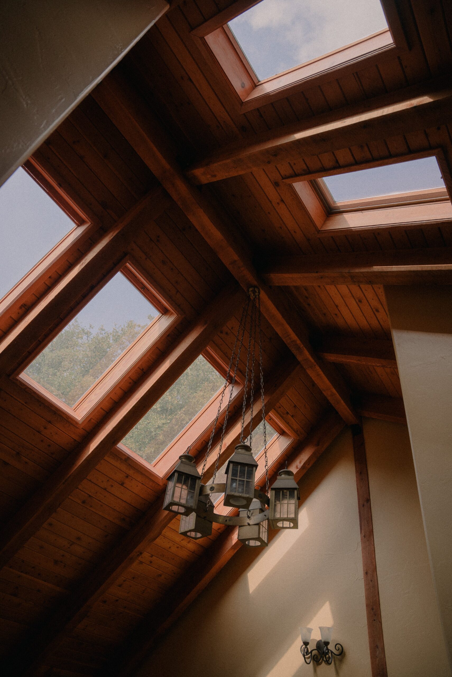 Velux sur toit en bois