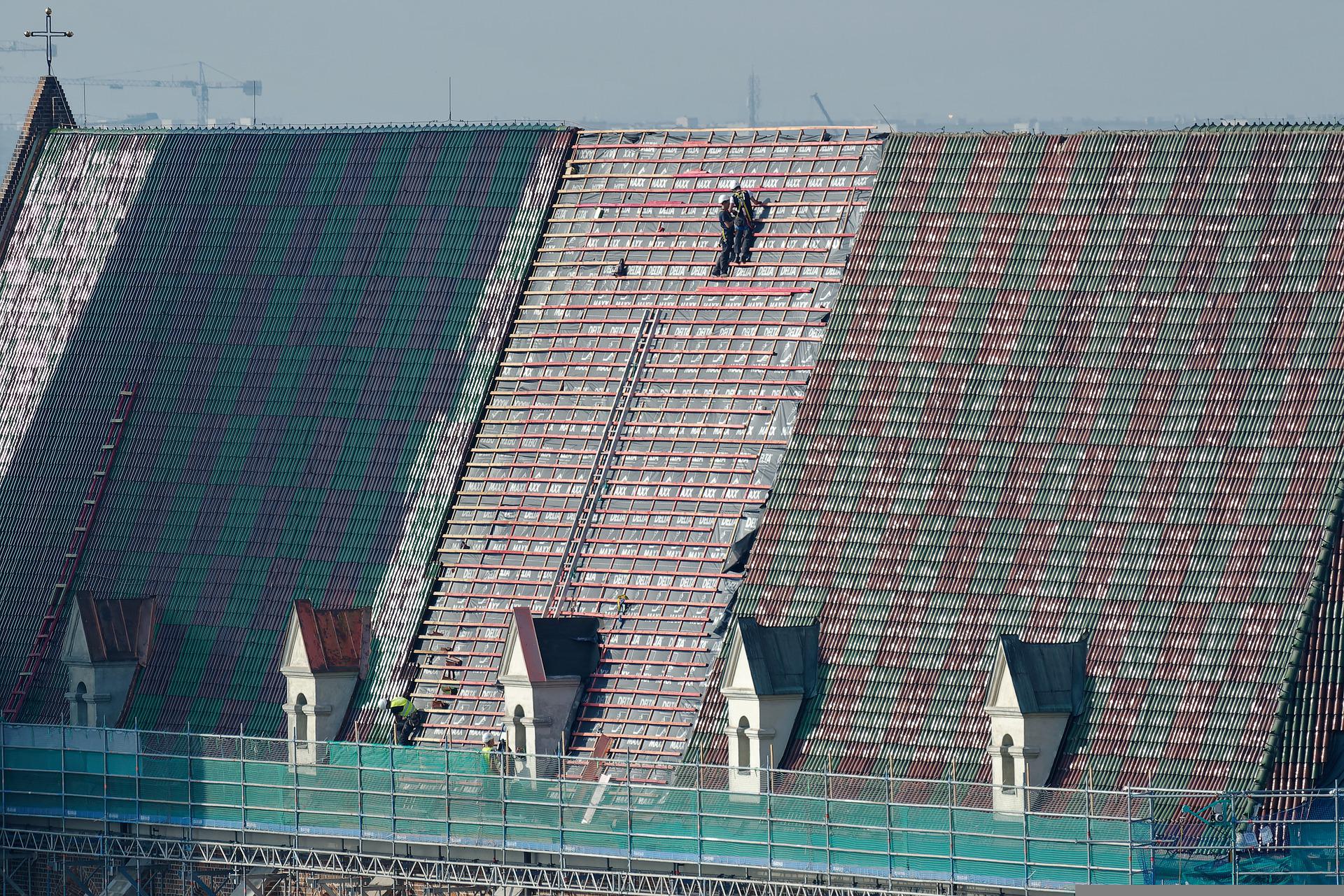 Toiture maison en cours de rénovation
